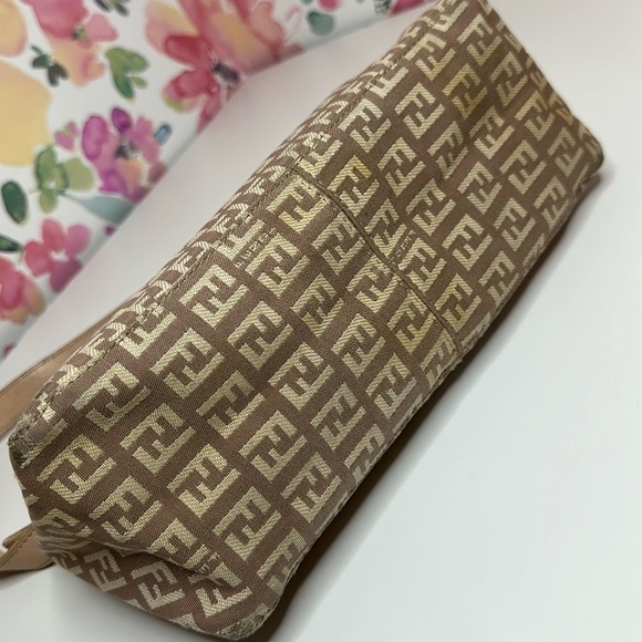 💯Authentic Fendi Shoulder Bag Small size 🍀 - Picture 12 of 17